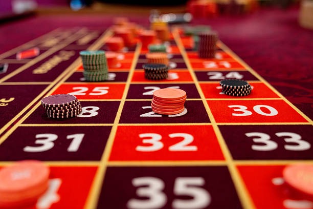 Advanced Sic Bo bets including specific totals and combinations